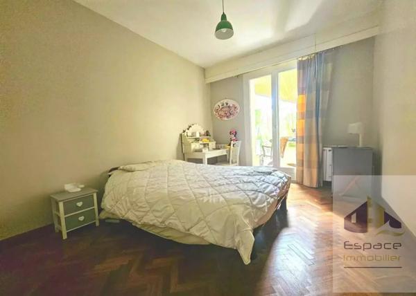 Maison familiale avec studio indépendant sur 1612m²