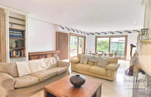 Maison familiale avec studio indépendant sur 1612m²