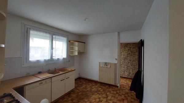 Maison de 6 pièces, 5 chambres, garage et jardin