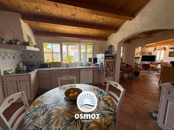 Maison type 5 en centre-bourg de LOIX !