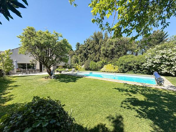 Maison d'architecte dans le coeur de ville de Meaux - 220 m² - 7 chambres - piscine chauffée et sous-sol total