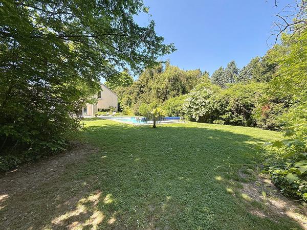 Maison d'architecte dans le coeur de ville de Meaux - 220 m² - 7 chambres - piscine chauffée et sous-sol total