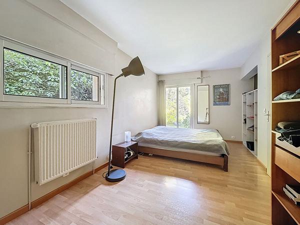 Maison d'architecte dans le coeur de ville de Meaux - 220 m² - 7 chambres - piscine chauffée et sous-sol total