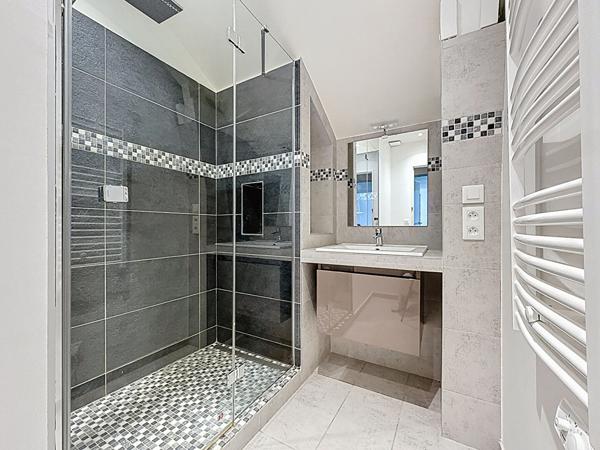 Maison d'architecte dans le coeur de ville de Meaux - 220 m² - 7 chambres - piscine chauffée et sous-sol total