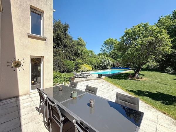 Maison d'architecte dans le coeur de ville de Meaux - 220 m² - 7 chambres - piscine chauffée et sous-sol total