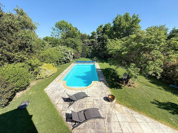 Maison d'architecte dans le coeur de ville de Meaux - 220 m² - 7 chambres - piscine chauffée et sous-sol total