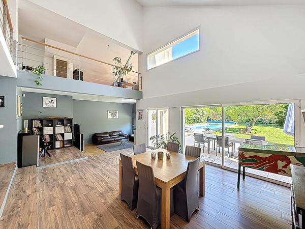 Maison d'architecte dans le coeur de ville de Meaux - 220 m² - 7 chambres - piscine chauffée et sous-sol total