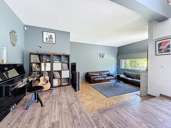 Maison d'architecte dans le coeur de ville de Meaux - 220 m² - 7 chambres - piscine chauffée et sous-sol total