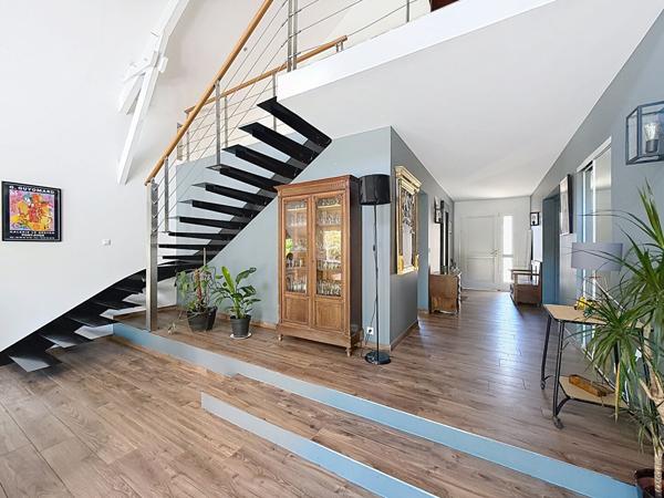 Maison d'architecte dans le coeur de ville de Meaux - 220 m² - 7 chambres - piscine chauffée et sous-sol total