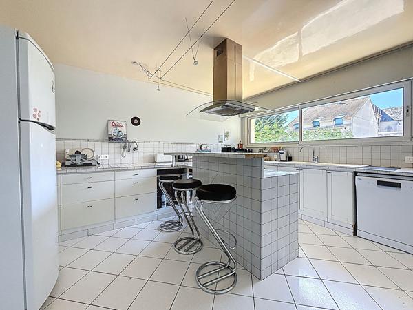 Maison d'architecte dans le coeur de ville de Meaux - 220 m² - 7 chambres - piscine chauffée et sous-sol total