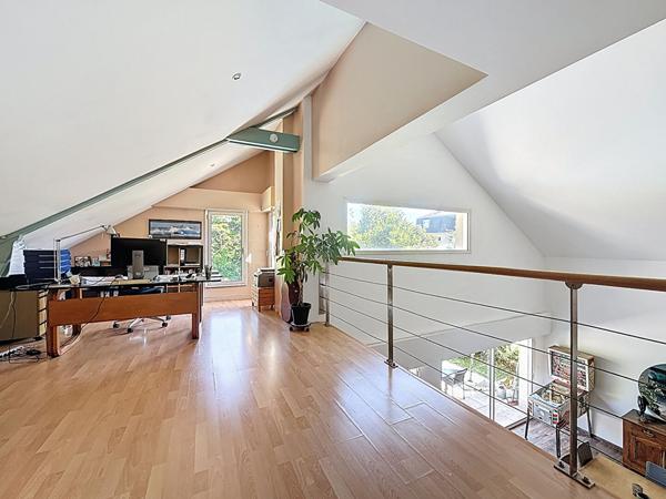 Maison d'architecte dans le coeur de ville de Meaux - 220 m² - 7 chambres - piscine chauffée et sous-sol total