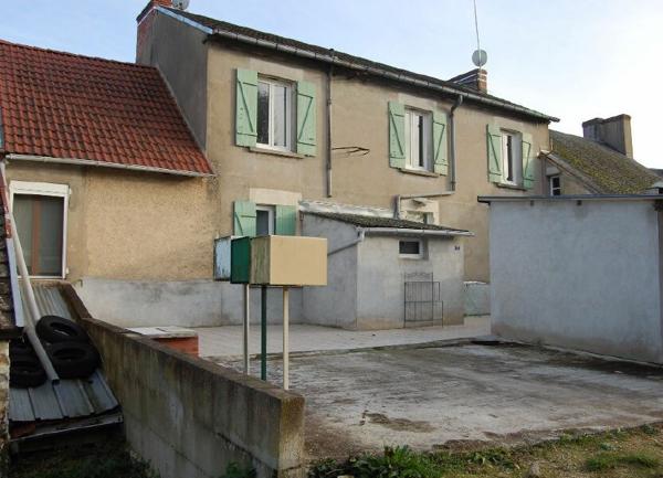 Immeuble à vendre    7 pièces • 123 m2 Saint-Satur