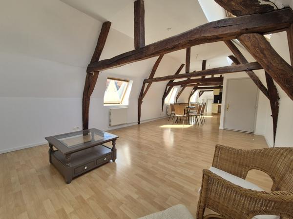 Appartement à louer dernier étage 2 chambres à Aire-Sur-La-Lys