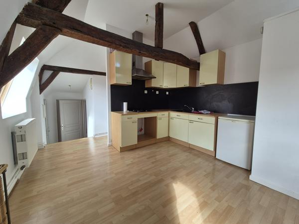 Appartement à louer dernier étage 2 chambres à Aire-Sur-La-Lys