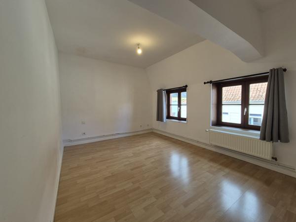 Appartement à louer dernier étage 2 chambres à Aire-Sur-La-Lys