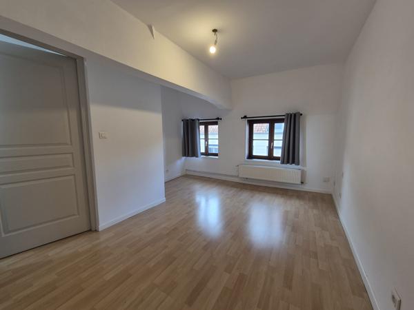 Appartement à louer dernier étage 2 chambres à Aire-Sur-La-Lys