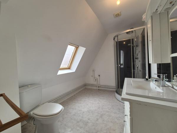 Appartement à louer dernier étage 2 chambres à Aire-Sur-La-Lys