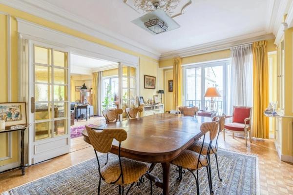 BORDEAUX SAINT GENES - APPARTEMENT T6 AVEC BALCON - BEAUCOUP DE CACHET - BELLES PRESTATIONS - DPE C - TRAVERSANT - CALME