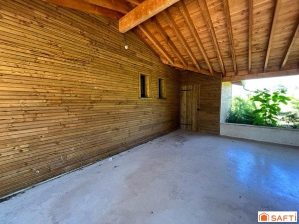 MAISON en BOIS neuve, 3 chambres avec son immense terrasse et sa vue panoramique sur la plaine Roanne/Charlieu