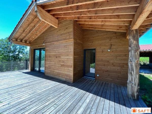MAISON en BOIS neuve, 3 chambres avec son immense terrasse et sa vue panoramique sur la plaine Roanne/Charlieu
