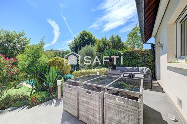 Maison de caractère haut de gamme de plus de 200m2 habitables avec jardin paysager et piscine chauffée