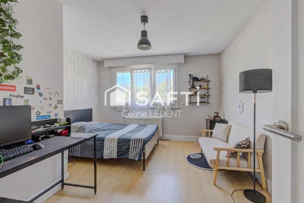 Maison de caractère haut de gamme de plus de 200m2 habitables avec jardin paysager et piscine chauffée