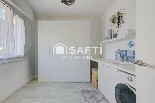 Maison de caractère haut de gamme de plus de 200m2 habitables avec jardin paysager et piscine chauffée