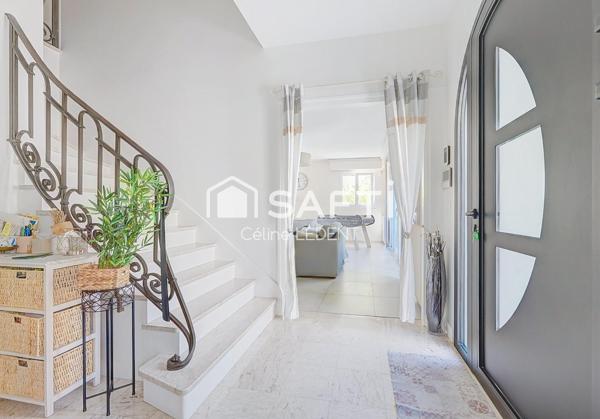 Maison de caractère haut de gamme de plus de 200m2 habitables avec jardin paysager et piscine chauffée