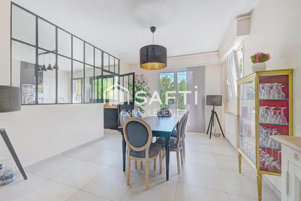 Maison de caractère haut de gamme de plus de 200m2 habitables avec jardin paysager et piscine chauffée
