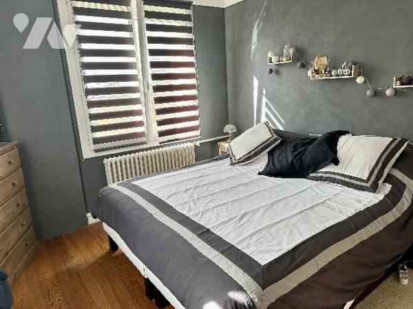 Située dans le centre de GOURNAY EN BRAY, charmante maison entièrement rénovée.