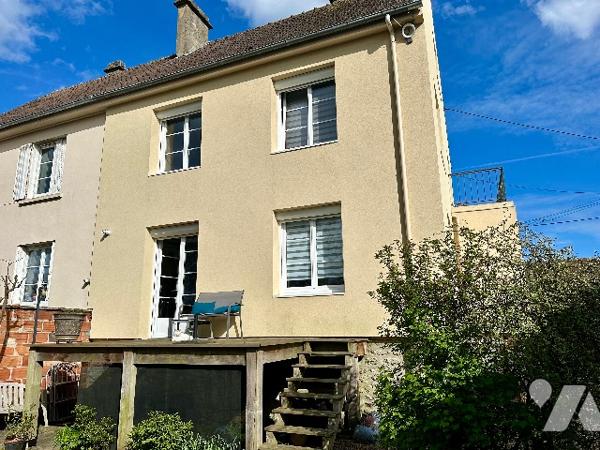 Située dans le centre de GOURNAY EN BRAY, charmante maison entièrement rénovée.