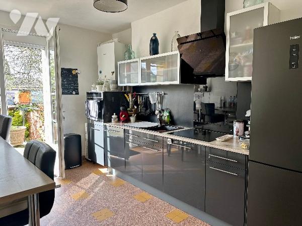 Située dans le centre de GOURNAY EN BRAY, charmante maison entièrement rénovée.