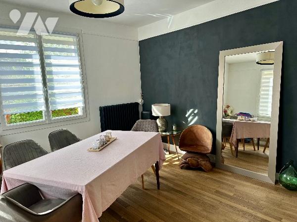 Située dans le centre de GOURNAY EN BRAY, charmante maison entièrement rénovée.