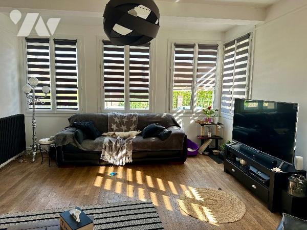 Située dans le centre de GOURNAY EN BRAY, charmante maison entièrement rénovée.