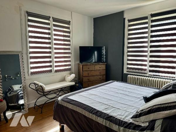 Située dans le centre de GOURNAY EN BRAY, charmante maison entièrement rénovée.