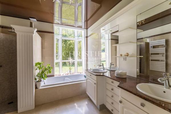 Propriété de Prestige Proche Bordeaux – Élégance, Nature & Confort Haut de Gamme