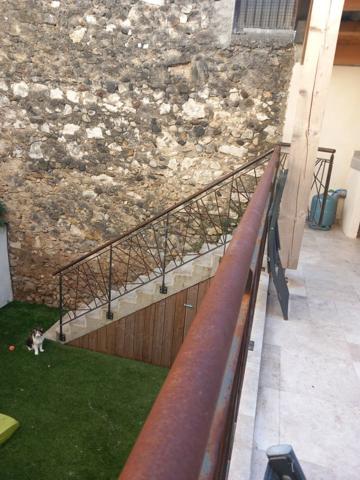 MAISON DE VILLAGE AVEC GARAGE, COUR, TERRASSE ET JACUZZI