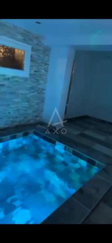 MAISON DE VILLAGE AVEC GARAGE, COUR, TERRASSE ET JACUZZI