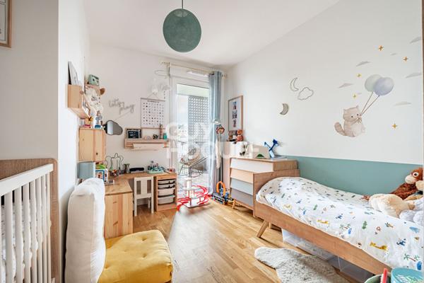 APPARTEMENT 3 PIECES AVEC TERRASSE PROCHE METRO GABRIEL PERI