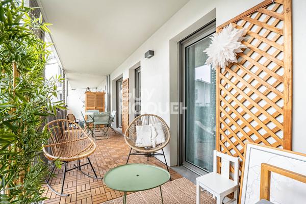 APPARTEMENT 3 PIECES AVEC TERRASSE PROCHE METRO GABRIEL PERI