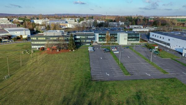 A LOUER SURFACE DE BUREAUX - Z.A. DE SENLIS