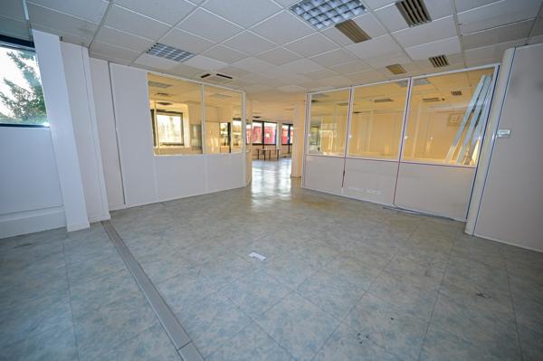 A LOUER SURFACE DE BUREAUX - Z.A. DE SENLIS