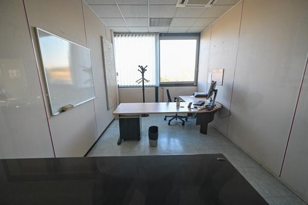 A LOUER SURFACE DE BUREAUX - Z.A. DE SENLIS