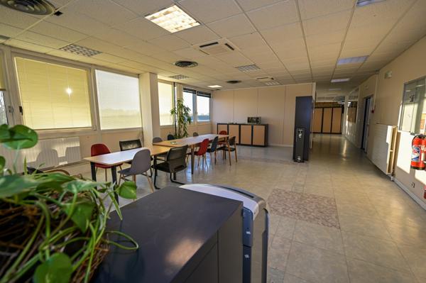 A LOUER SURFACE DE BUREAUX - Z.A. DE SENLIS