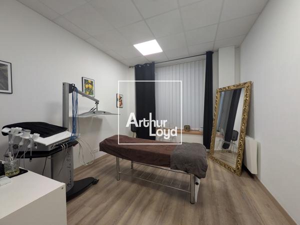 Bureau à louer à Nîmes secteur Esplanade avec bureaux lumineux