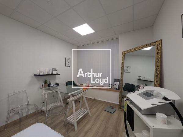 Bureau à louer à Nîmes secteur Esplanade avec bureaux lumineux