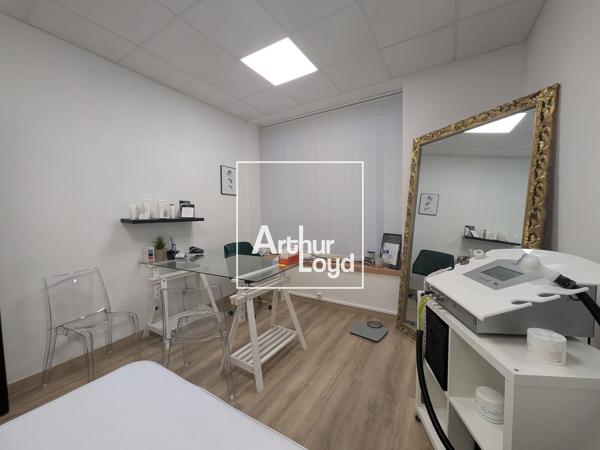 Bureau à louer à Nîmes secteur Esplanade avec bureaux lumineux