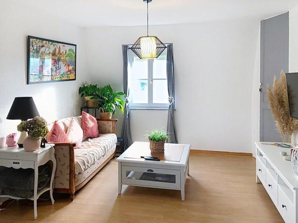 Appartement traversant. T3 de belle superficie.