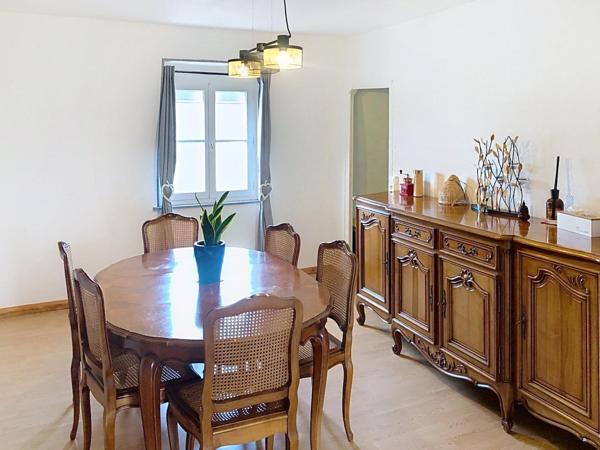 Appartement traversant. T3 de belle superficie.