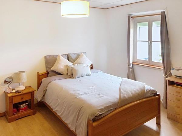 Appartement traversant. T3 de belle superficie.